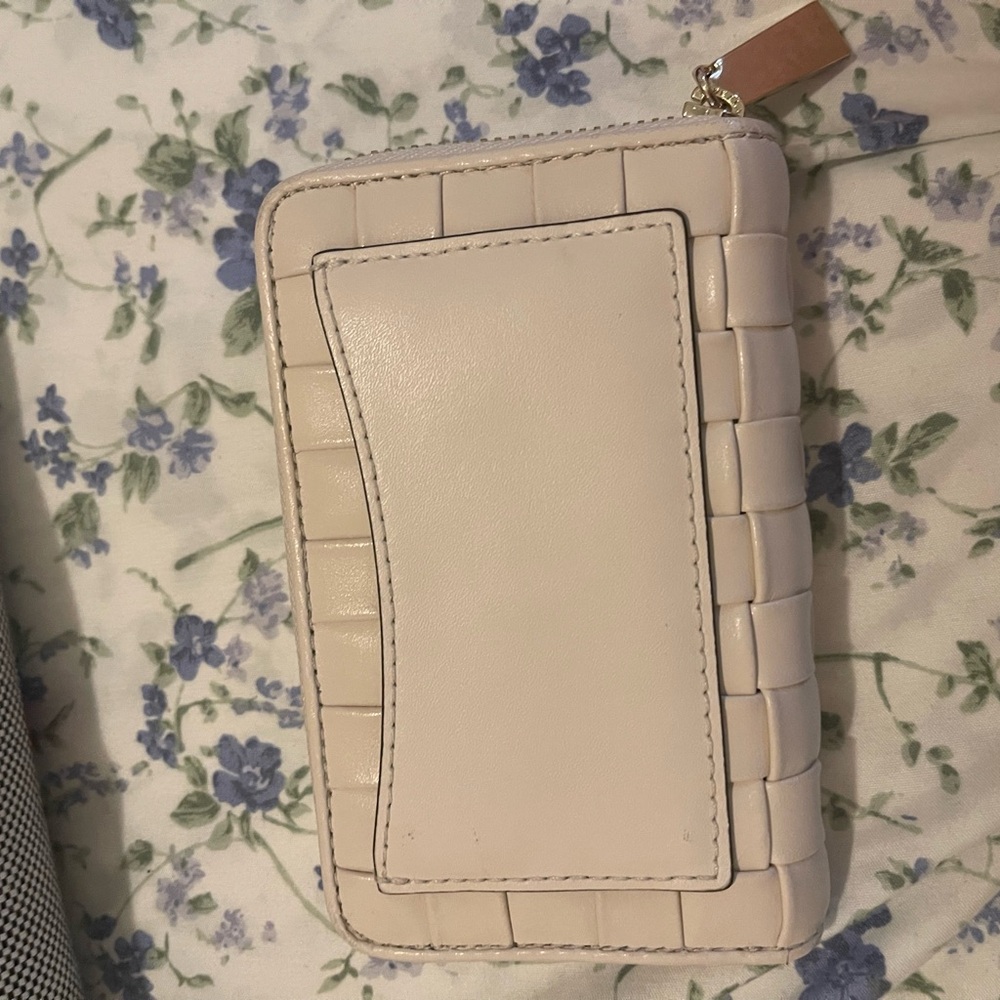 Michael Kors Cream and Gold Wallet - Picture 2 of 5